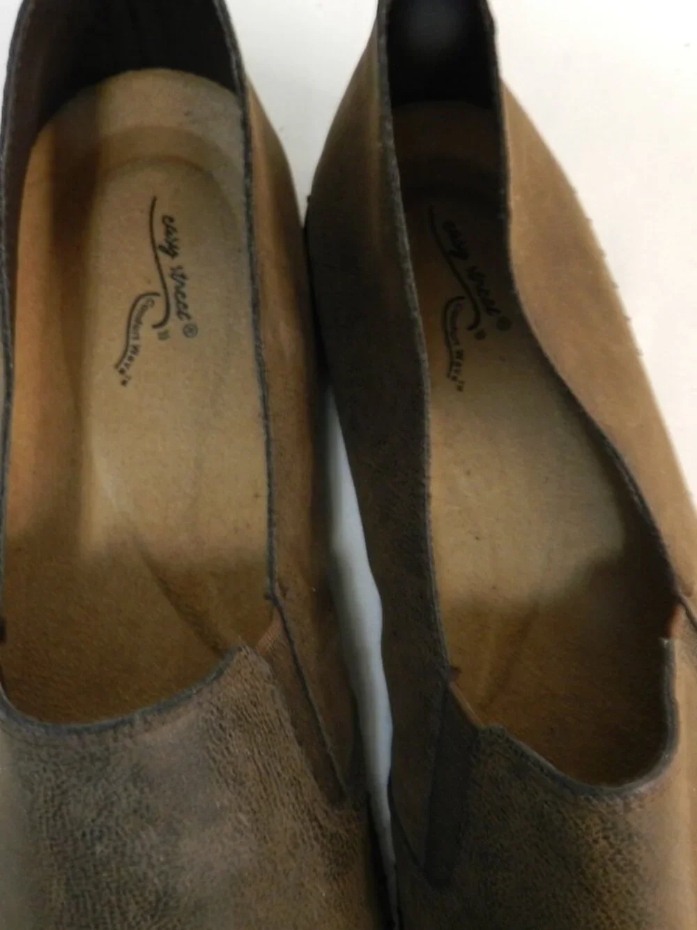 Easy Street Fresh Size Sz 10 Wide brown faux leather comfort slip on Worn Once